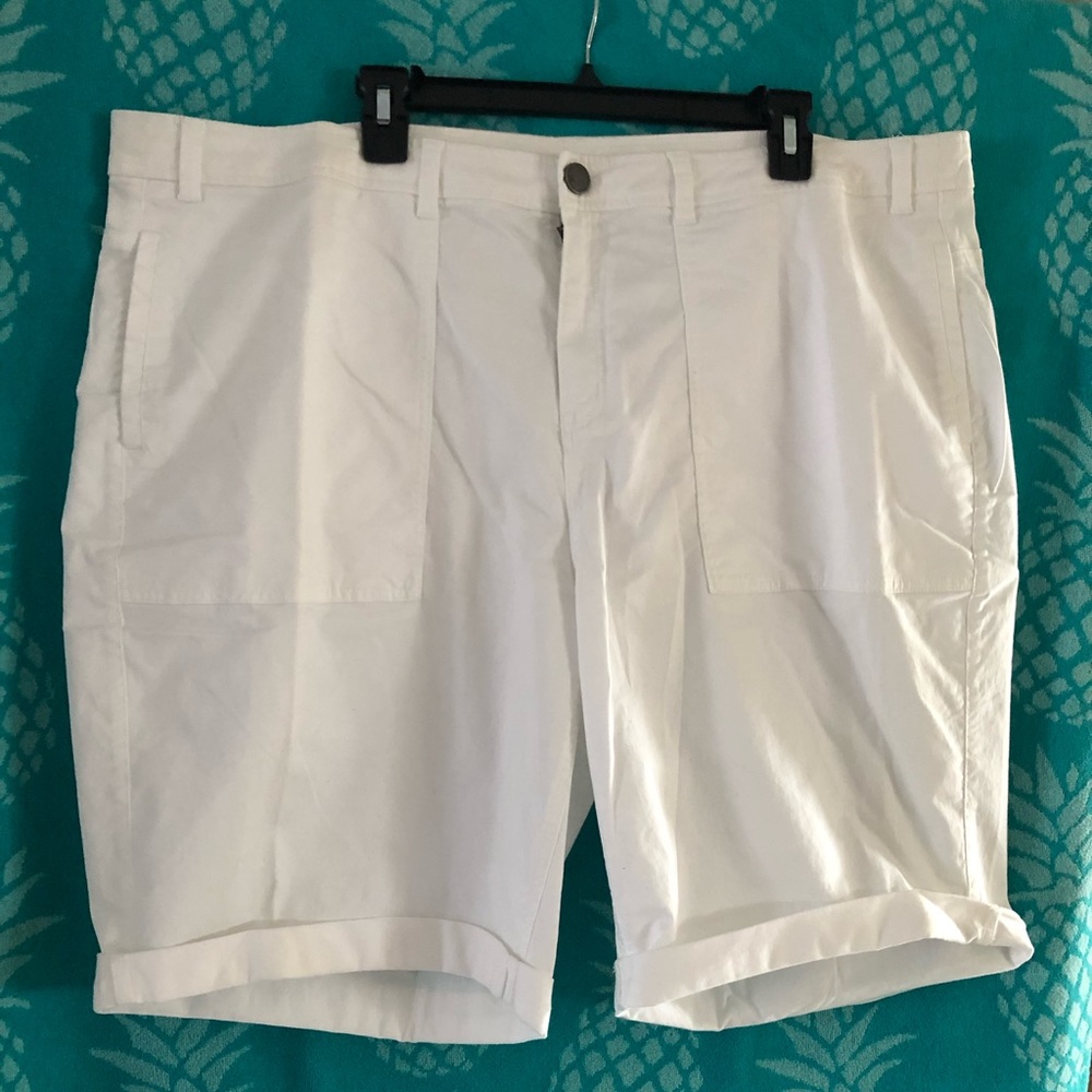 Woman’s Lane Bryant Bermuda shorts
